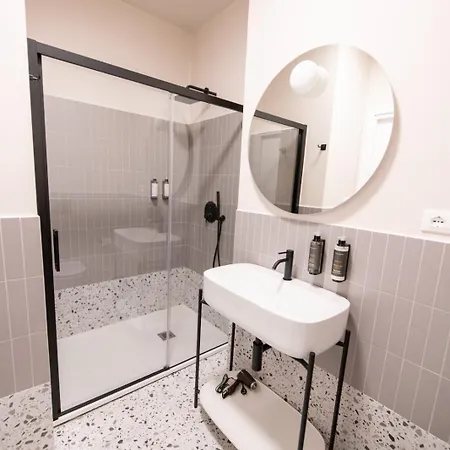 Montebello Living ゲストハウス 3*